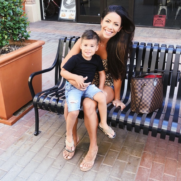 💕✨Meet Your Posher✨💕 - Picture 2 of 3